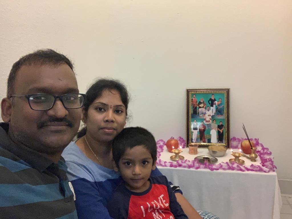 సత్తి ఉమా నరసింహ రావు గారు, ఉమామహేశ్వరి గారు, శ్రీచరణ్ కుటుంబ సభ్యులు