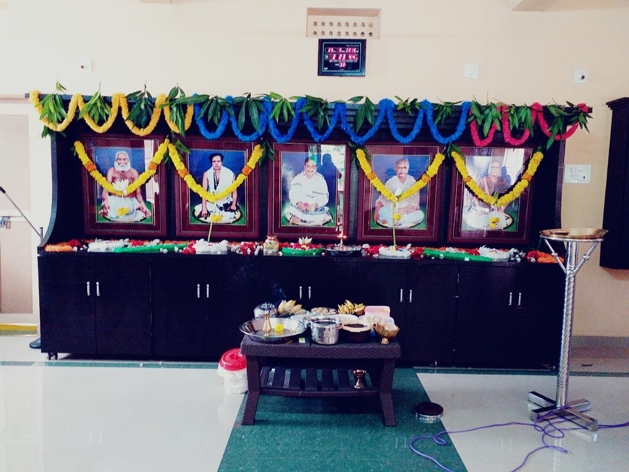 ది.29 సెప్టెంబర్ 2019 ఆదివారం తాడేపల్లిగూడెం పశ్చిమ గోదావరి జిల్లా లో శ్రీ విశ్వ విజ్ఞాన విద్యా ఆధ్యాత్మిక ఆశ్రమ ప్రాంగణంలో దేవీనవరాత్రుల సందర్భముగా స్వామి ఆరాధన కార్యక్రమములు ప్రారంభించినారు.