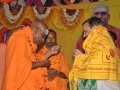 23-12-18 ఆదివారం రాత్రి ఆధ్యాత్మిక రాజధాని రాజమహేంద్రవరం గౌతమి ఘాట్ వ్యాసాశ్రమంలో ఓంకార సత్రయాగం సందర్భంగా ఓంకారం విశిష్టతపై ప్రసంగిస్తోన్న పీఠాధిపతి డా. ఉమర్ ఆలీషా స్వామి సభా దృశ్యాలు .