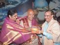 శ్రీ గరిమెళ్ళ వెంకట రమణశాస్త్రి పుణ్య  దంపతులను  సత్కరించి  "తత్వజ్ఞానము" ఆధ్యాత్మిక మాసపత్రికను  బహూకరిస్తున్న  పీఠాధిపతి డా.ఉమర్ ఆలీషా సద్గురువర్యులు.