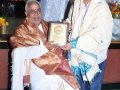 Sathguru Dr.Umar Alisha presenting memento to  Mr.Rani.Subayya dikshutulu