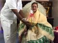 Sri Karibandi Rajagopalam presenting fruits to Sathguru Dr.Umar Alisha