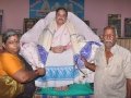 10-11-18 న పశ్చిమ గోదావరి జిల్లా పాలకోడేరు మండలం విస్సాకోడెరు గ్రామంలో స్థానిక శ్రీ విశ్వ విజ్ఞాన విద్యా ఆధ్యాత్మిక పీఠము ఆశ్రమప్రాంగణంలో ఏర్పాటు చేసిన జ్ఞాన చైతన్య సదస్సులో పీఠాధిపతి డా ఉమర్ ఆలీషా స్వామి వారిని సత్కరిస్తున్న కార్యకర్తలు.