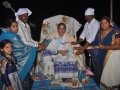 10-11-18 న పశ్చిమ గోదావరి జిల్లా పెంటపాడు మండలం వల్లూరుపల్లి  గ్రామంలో స్థానిక శ్రీ విశ్వ విజ్ఞాన విద్యా ఆధ్యాత్మిక పీఠము ఆశ్రమప్రాంగణంలో ఏర్పాటు చేసిన జ్ఞాన చైతన్య సదస్సులో పీఠాధిపతి డా ఉమర్ ఆలీషా స్వామి వారిని సత్కరిస్తున్న స్థానిక పీఠము కార్యకర్తలు.