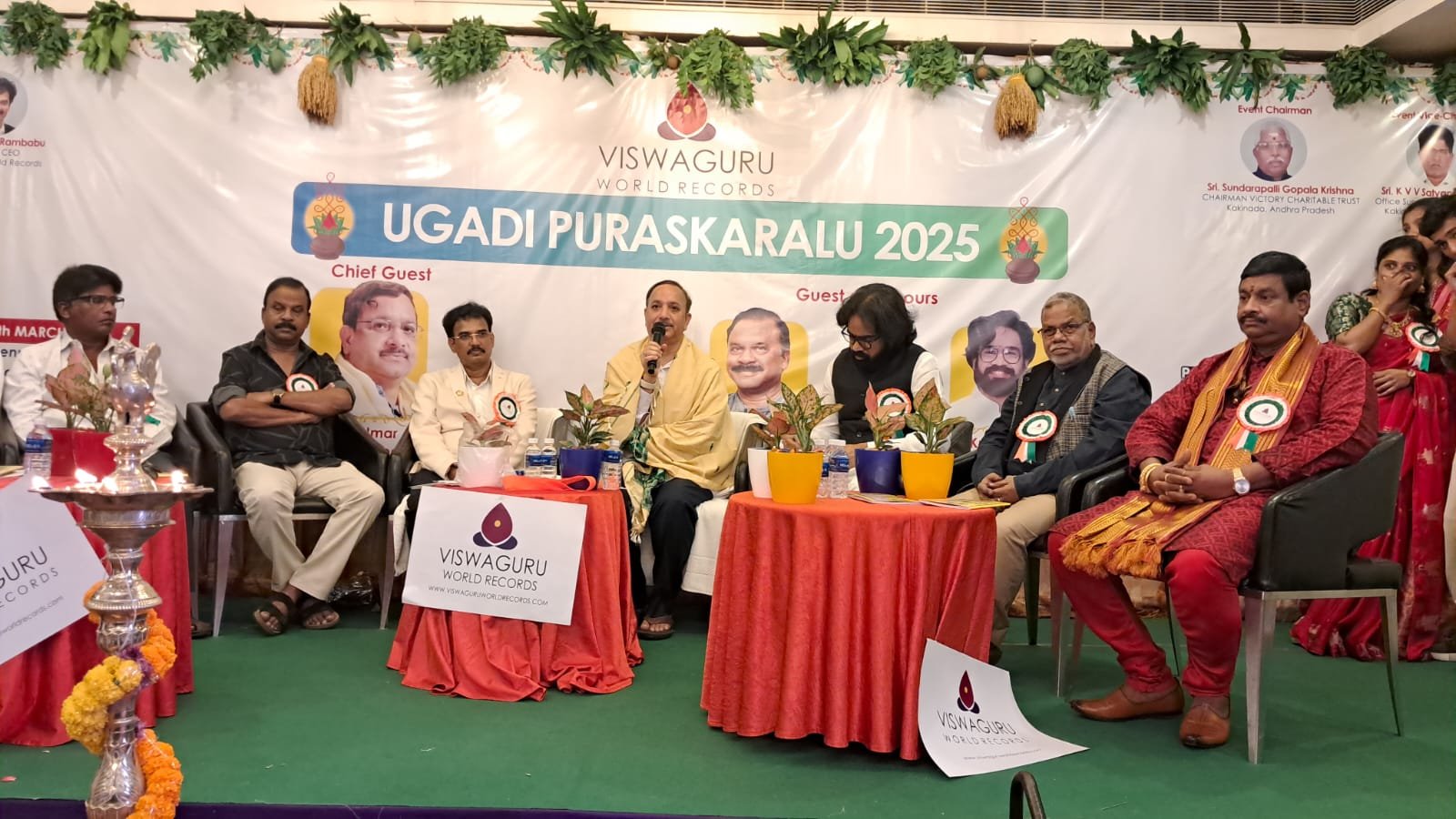 04_ViswaguruWorldRecords_Ugadi-Puraskaralu-Kakinada-2025
